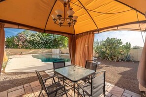 屋外ダイニングエリア