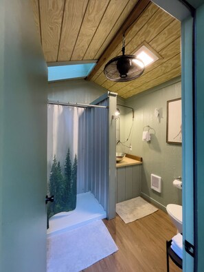 Shower, towels - Safari Tent nestled in the woods, creek side, furnished balcony, pet friendly, sleeps 5. (Mill Spring)