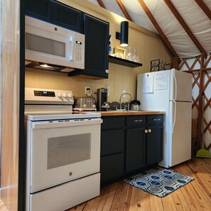 Fridge, microwave, oven, stovetop - Dog friendly 30' Yurt, large dome skylight, king bed, 2 bedrooms, sleeps 6. (Mill Spring)