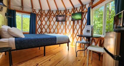 16' Yurt, Dog Friendly, Deck, Dome Skylight, Sleeps 2.