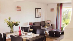 Dining - Séjour inoubliable en Provence | Maison + jardin (Roquebrune sur Argens)