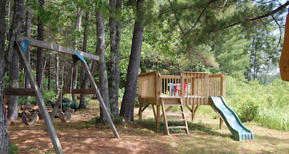 3br Waterfront Cottage on Thompson Lake, Pine Point Road, Oxford, ME