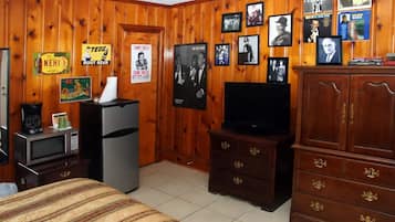 1 bedroom, desk, WiFi, bed sheets