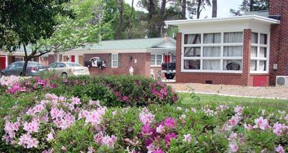 Historic New Bern Charm with Unique Themed Rooms