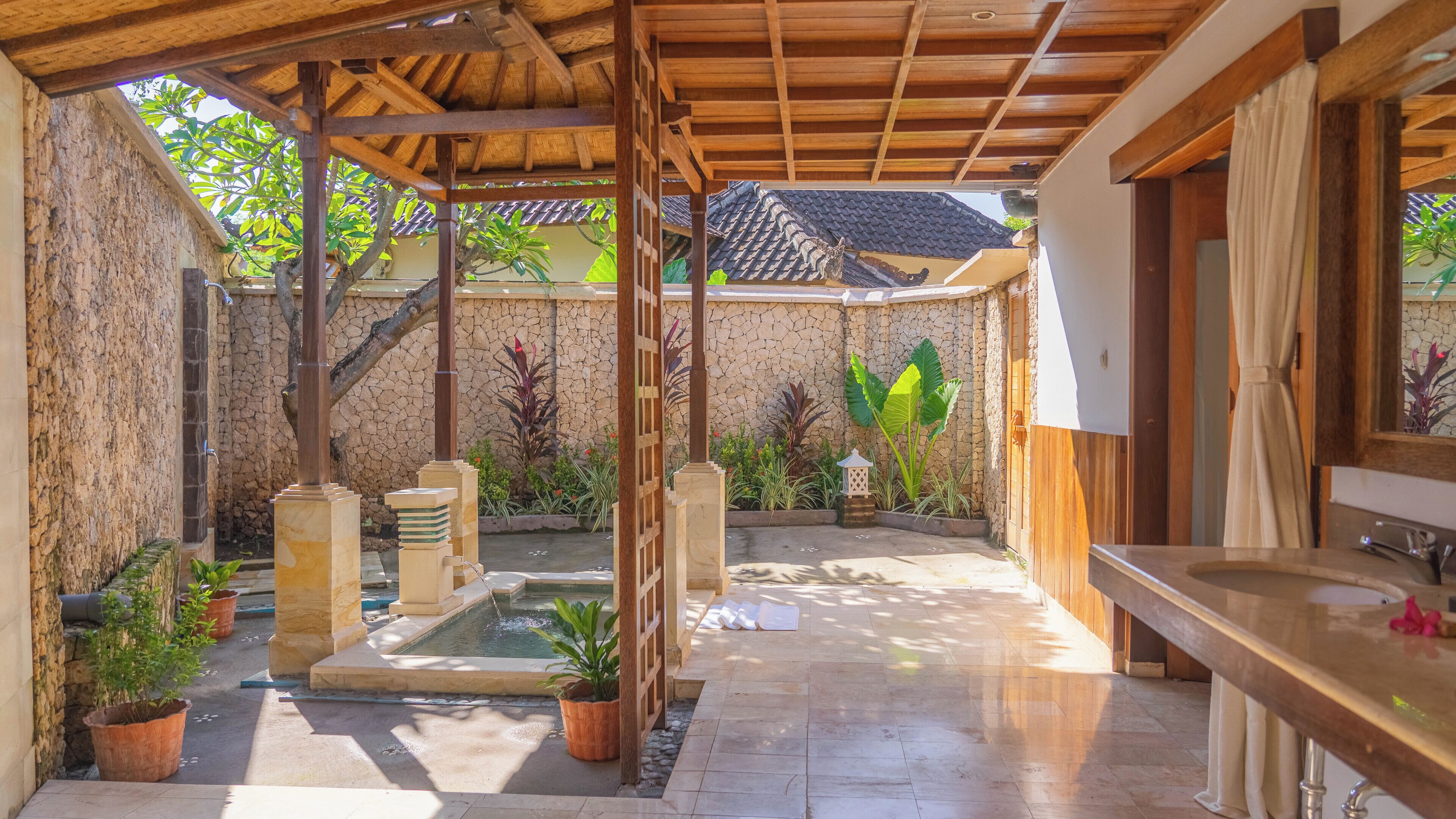 Family Room, 2 Bedrooms, Non Smoking, Pool View | Bathroom | Rainfall showerhead, towels