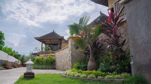 Garden - Villa Sari Bumi Menjangan (Pejarakan)
