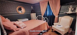 Iron/ironing board, WiFi, bed sheets - Downtown Mississauga B & B Rooms  (Mississauga)