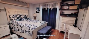 Iron/ironing board, WiFi, bed sheets - Downtown Mississauga B & B Rooms  (Mississauga)