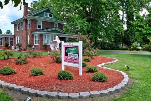 Comfortable Stay with Kitchenette, Laundry access, WI-FI, Cable and More