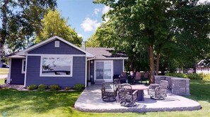 Outdoor dining - Detroit Lake, Shorewood Drive (Detroit Lakes)