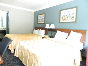 Desk, laptop workspace, free WiFi - Travel Inn Atlanta (Atlanta)