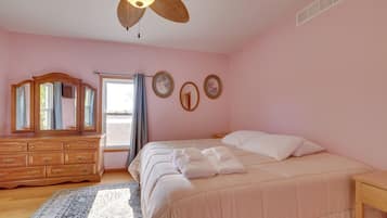 3 bedrooms, desk, iron/ironing board, travel cot