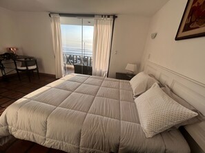 Deluxe Room, Balcony, Beach View | 1 bedroom, Egyptian cotton sheets, premium bedding - Club Colonial (Huanchaco)