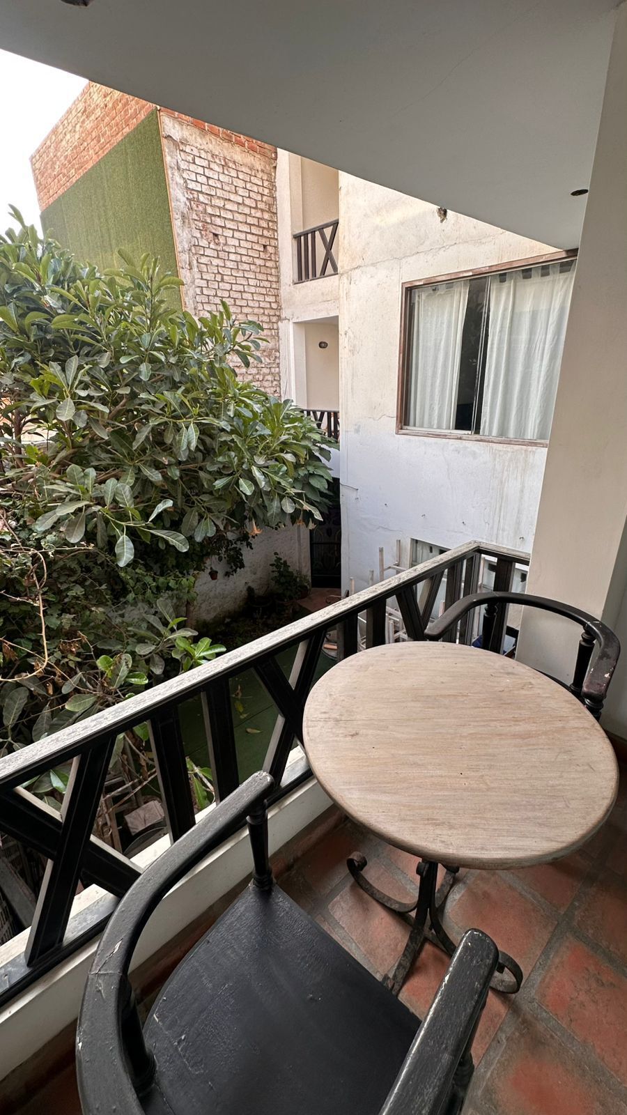 Habitación clásica, varias camas, balcón, vista al jardín | Terraza o patio