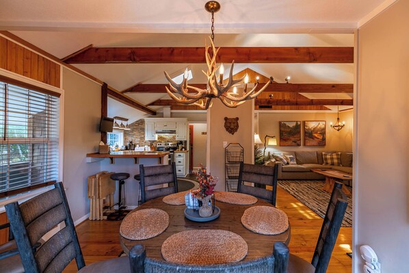 House, Multiple Beds, Patio, Mountain View (Four Bear Falls) | Dining