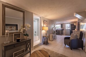 Hus - flera sängar - uteplats - utsikt mot bergen (Heather Heights Cottage ) | Interiör