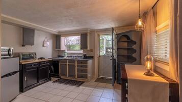 House, Multiple Beds, Patio, Mountain View (Heather Heights Cottage ) | Private kitchen | Coffee/tea maker
