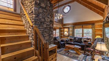 Cabin, Berbilang Katil, Hot Tub, Mountain View (Hummingbird Hollow ) | Bahagian dalam