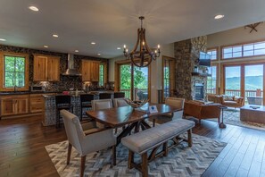 House, Multiple Beds, Hot Tub, Mountain View (Bear Tracks at Eagles Nest) | Interior - Bear Tracks at Eagles Nest (Banner Elk)