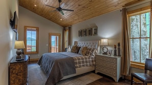 House, Multiple Beds, Hot Tub, Mountain View (Bear Tracks at Eagles Nest) | 3 bedrooms, individually decorated, individually furnished, bed sheets - Bear Tracks at Eagles Nest (Banner Elk)