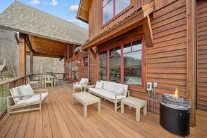 Outdoor dining - Price Peak at Eagles Nest (Banner Elk)