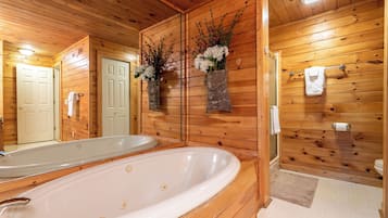 Cabin, 1 Queen Bed, Hot Tub, Mountain View (Trillium) | Bathroom | Jetted tub, free toiletries, towels, soap