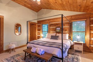 Huisje, Meerdere bedden, terras, uitzicht op bergen (Highlander Cabin) | 3 slaapkamers, individueel gedecoreerd, individueel gemeubileerd