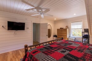 Cabin, Multiple Beds, Hot Tub, Mountain View (Moose's River Crossing at Eagles Nest) | 2 bedrooms, individually decorated, individually furnished, bed sheets - Moose's River Crossing at Eagles Nest (Banner Elk)