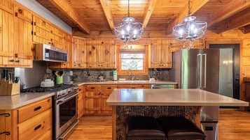 Rumah, Beberapa Tempat Tidur, hot tub, pemandangan gunung (South Fork Cabin) | Dapur pribadi | Mesin pembuat kopi/teh