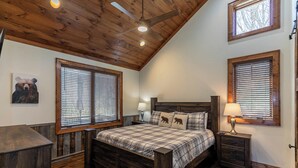 Room - Blue Creek Cabin at Eagles Nest (Banner Elk)