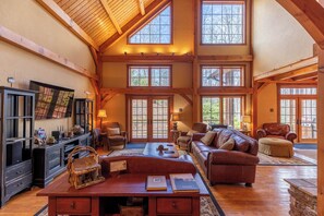 Ferienhaus, Mehrere Betten, Whirlpool, Bergblick (The Lodge at Twin Rivers) | Innenbereich