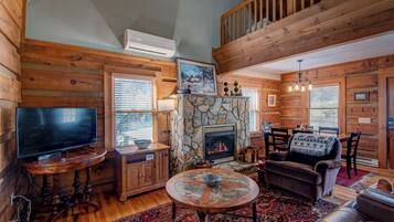 Cabin, Berbilang Katil, Patio, Mountain View (The Apple Cabin) | Ruang tamu | Pendiangan