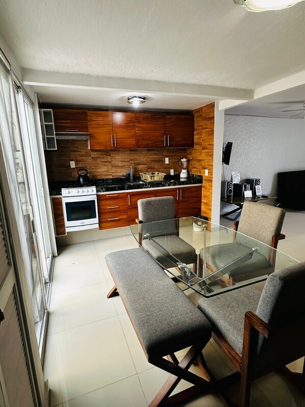 Classic Townhome, 4 Bedrooms, Kitchen | Private kitchen