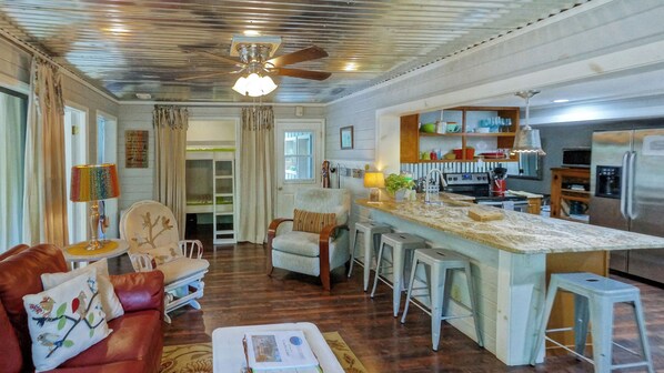 獨棟房屋, 多張床, 庭院, 山景 (Coach's Cabin at Linville Land Harbor) | 私人廚房 | 咖啡機/沖茶器