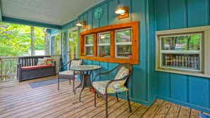 Unclassified image, 4 of 19, button - Coach's Cabin at Linville Land Harbor (Newland)