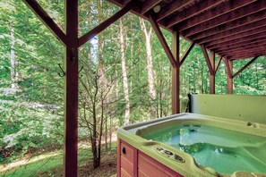 Cabin, Multiple Beds, Hot Tub, Mountain View (Little Creek Lodge) | Outdoor spa tub - Little Creek Lodge (Vilas)