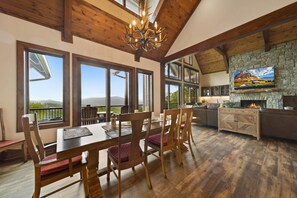 House, Multiple Beds, Hot Tub, Mountain View (Castle Rock at Eagles Nest) | Interior