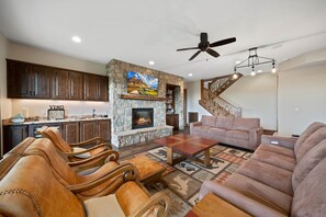 House, Berbilang Katil, Hot Tub, Mountain View (Castle Rock at Eagles Nest) | Ruang tamu | Pendiangan 