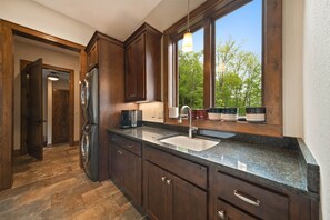 House, Multiple Beds, Hot Tub, Mountain View (Castle Rock at Eagles Nest) | Private kitchen