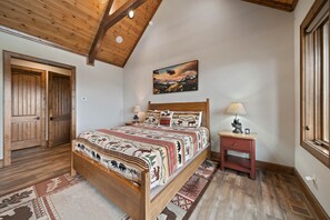 Ferienhaus, Mehrere Betten, Whirlpool, Bergblick (Castle Rock at Eagles Nest) | 5 Schlafzimmer, individuell dekoriert, individuell eingerichtet