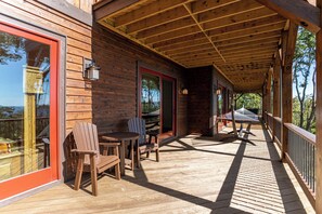 Outdoor dining - Castle Rock at Eagles Nest (Banner Elk)