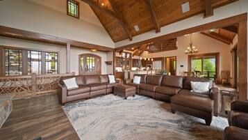 House, Multiple Beds, Hot Tub, Mountain View (Castle Rock at Eagles Nest) | Interior