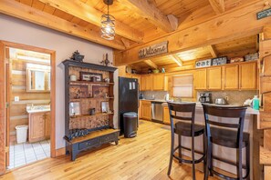 House, Multiple Beds, Hot Tub, Mountain View (Eagle Trace) | Private kitchen - Eagle Trace (Vilas)