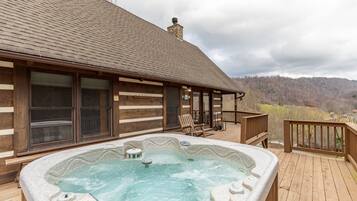 House, Multiple Beds, Hot Tub, Mountain View (Eagle Trace) | Outdoor spa tub