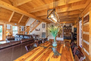 Interior - Eagle Trace (Vilas)