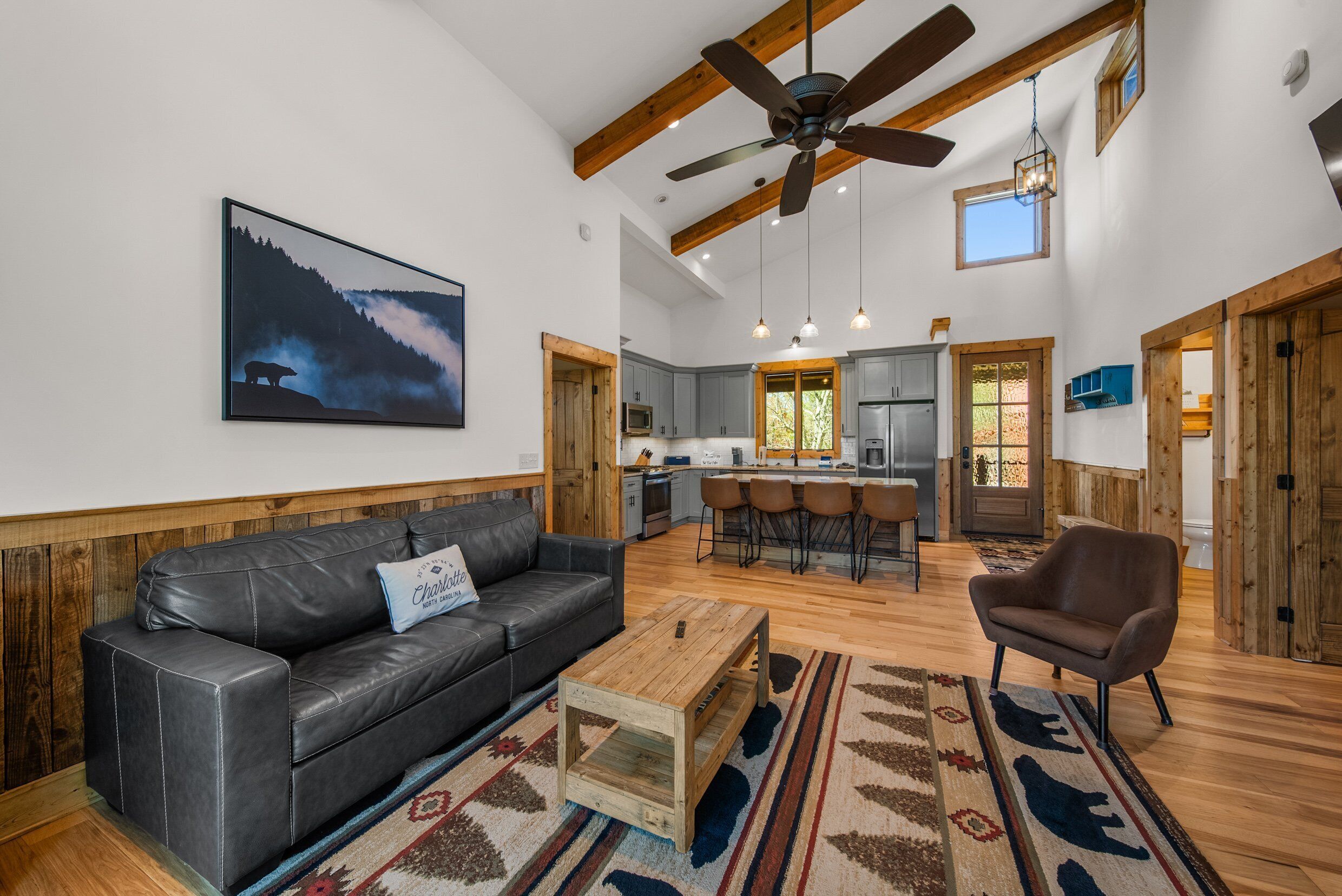 Kabin, Beberapa Tempat Tidur, hot tub, pemandangan gunung (Bear Woods Belle at Eagles Nest) | Area keluarga | Perapian