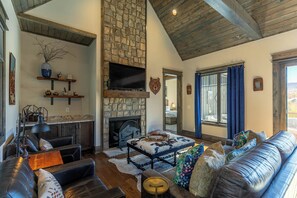 House, Multiple Beds, Patio, Mountain View (Dreamweaver at Eagles Nest) | Living area | Fireplace - Dreamweaver at Eagles Nest (Banner Elk)