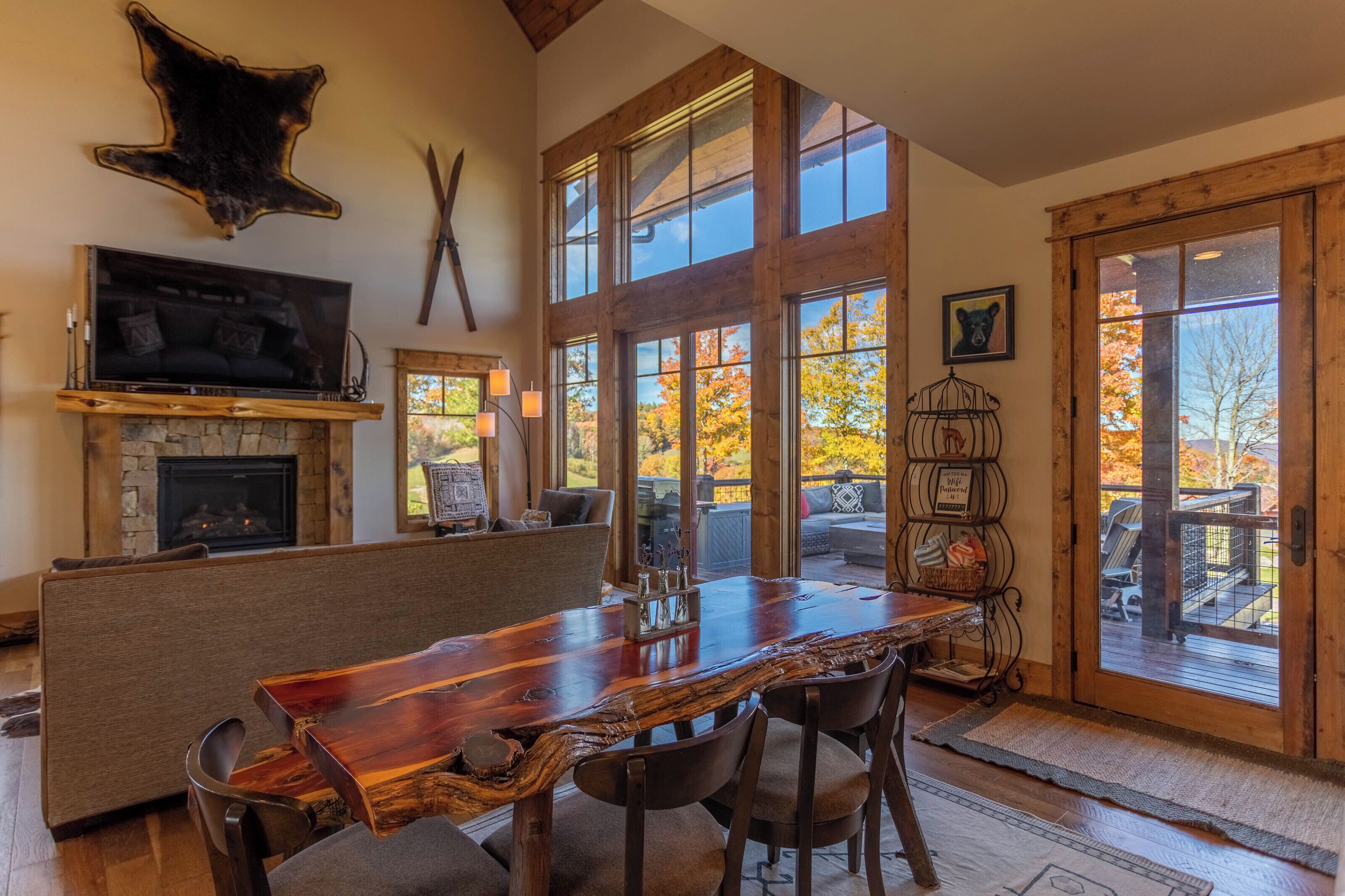 Cabin, Multiple Beds, Hot Tub, Mountain View (Red White & Views at Eagles Nest) | Interior