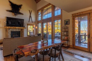 Cabin, Multiple Beds, Hot Tub, Mountain View (Red White & Views at Eagles Nest) | Interior - Red White & Views at Eagles Nest (Elk Park)
