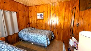 2 bedrooms, iron/ironing board, travel cot, free WiFi